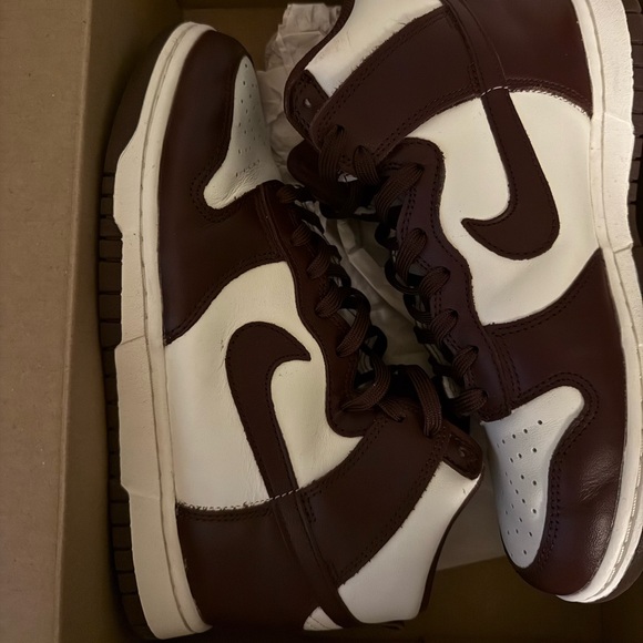 Wmns Nike Dunk High 'Burgundy Crush size 8.5 worn twice excellent condition - Picture 1 of 6